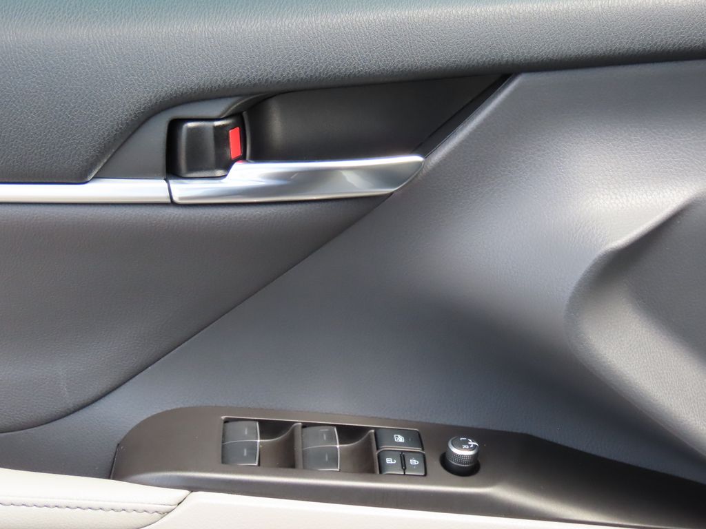2022 Toyota Camry XLE 22