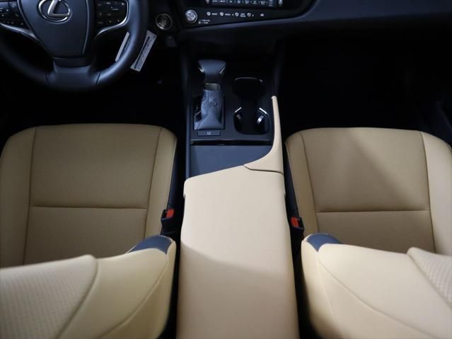 Thumbnail: 2025 Lexus ES - 17