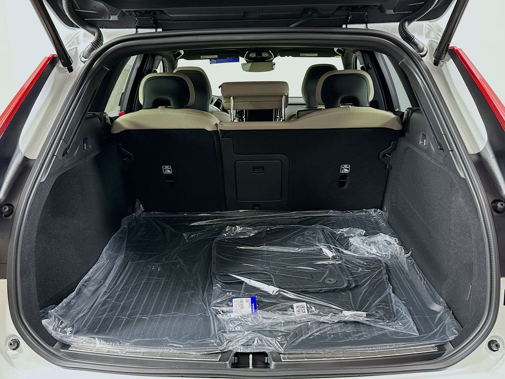 2026 Volvo XC60 Plus - Photo 15