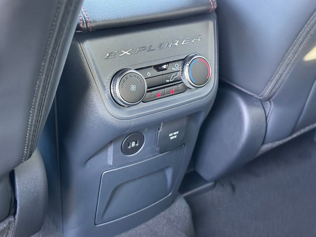 FordExplorer25