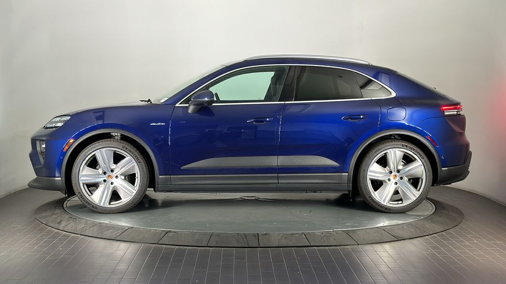 2024 Porsche Macan T 2