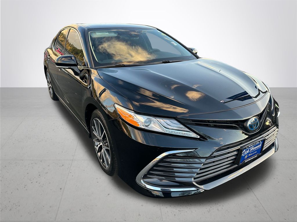 2022 Toyota Camry Hybrid XLE