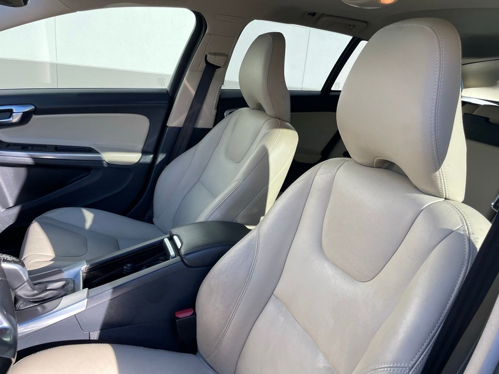 Thumbnail: 2016 Volvo V60 - 26