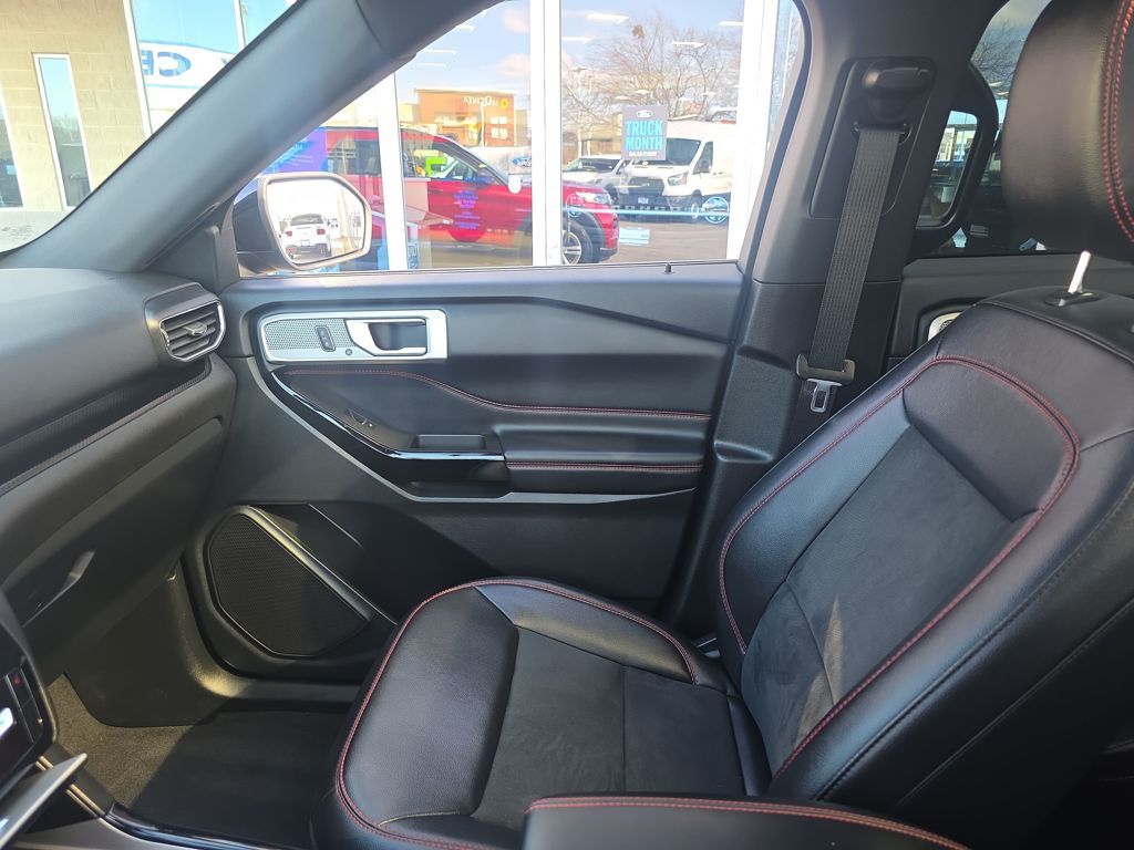 Certified Used 2023 Gray Ford ST-Line image 33