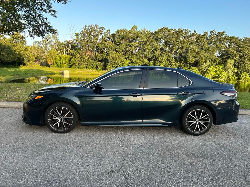 2021 Toyota Camry SE 2