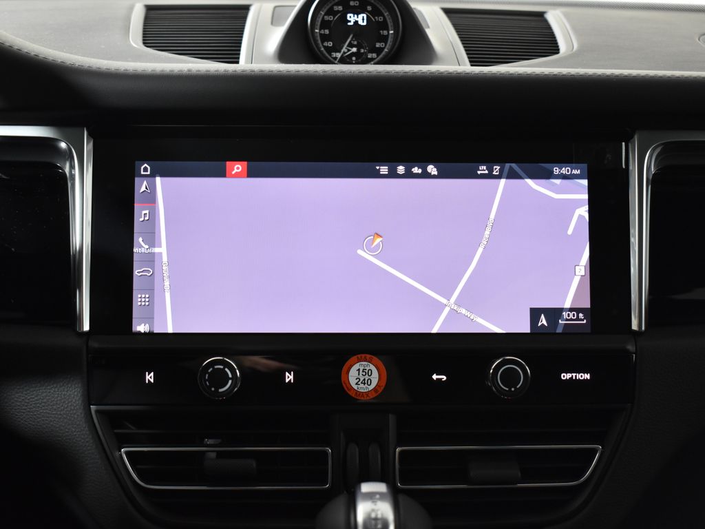 Thumbnail: 2026 Porsche Macan - 23