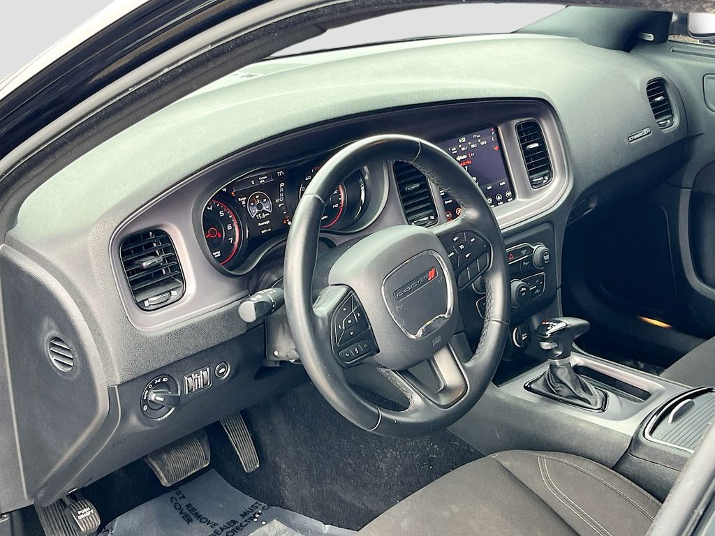 Used 2023 Black Dodge SXT image 9