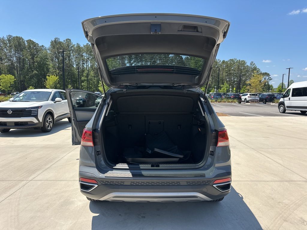 2022 Gray Volkswagen Taos 1.5T SE FWD SUV