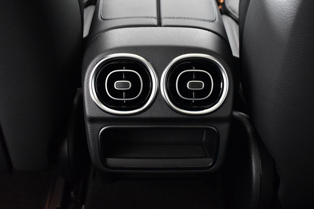 Thumbnail: 2025 Mercedes-Benz C-Class - 32