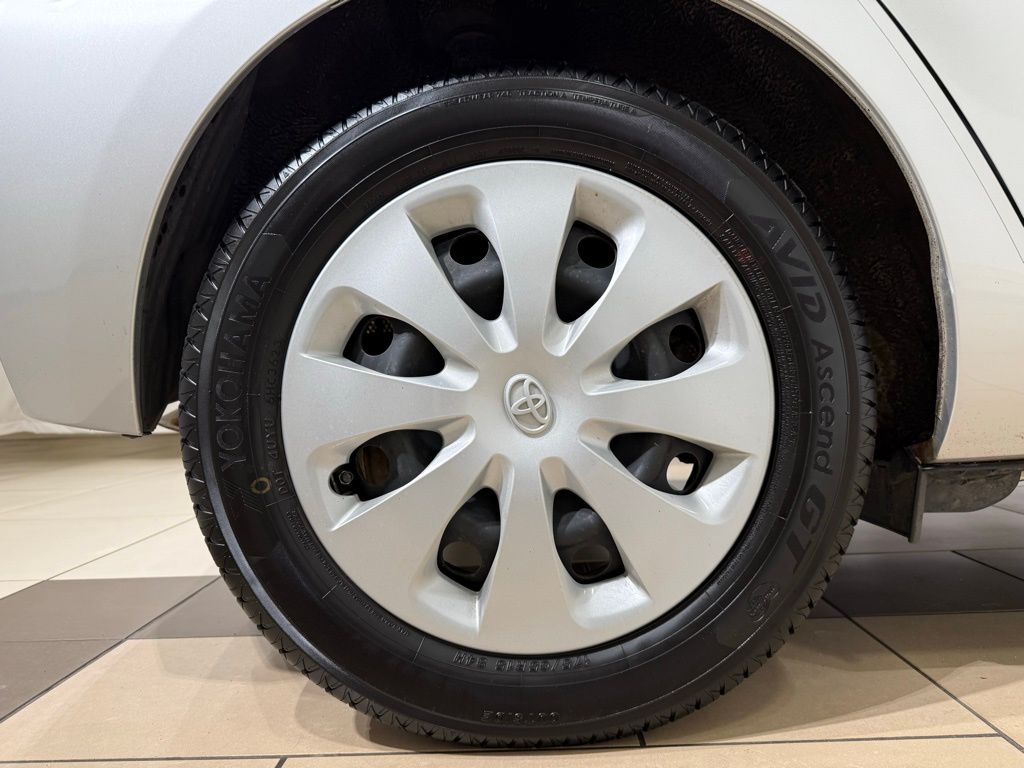 Thumbnail: 2013 Toyota Prius c - 9