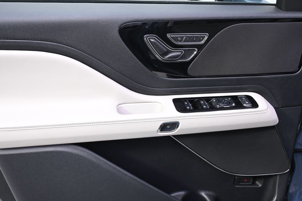 New 2026 Blue Lincoln Premiere image 23