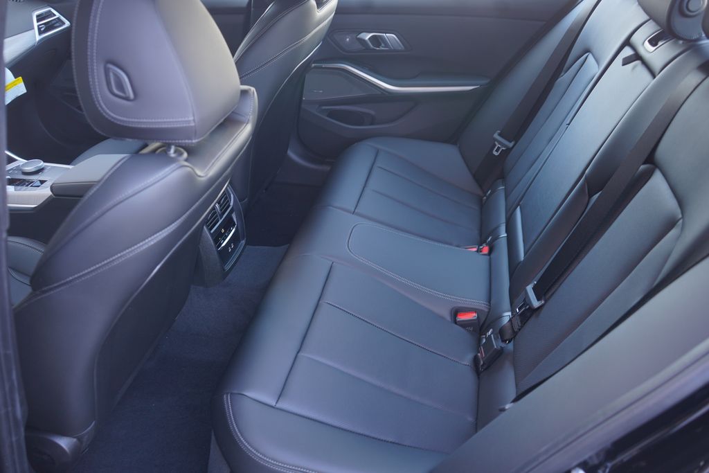 Thumbnail: 2025 BMW 3 Series - 18