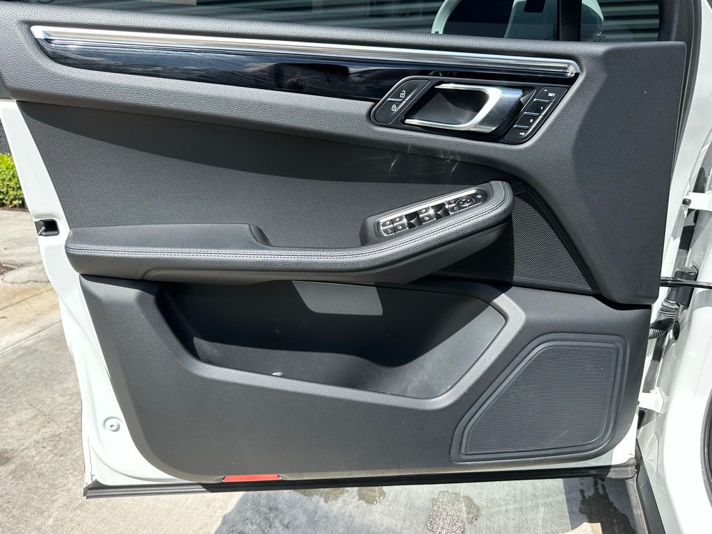 Thumbnail: 2023 Porsche Macan - 19