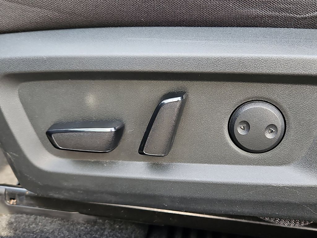 Thumbnail: 2022 Nissan Rogue - 25