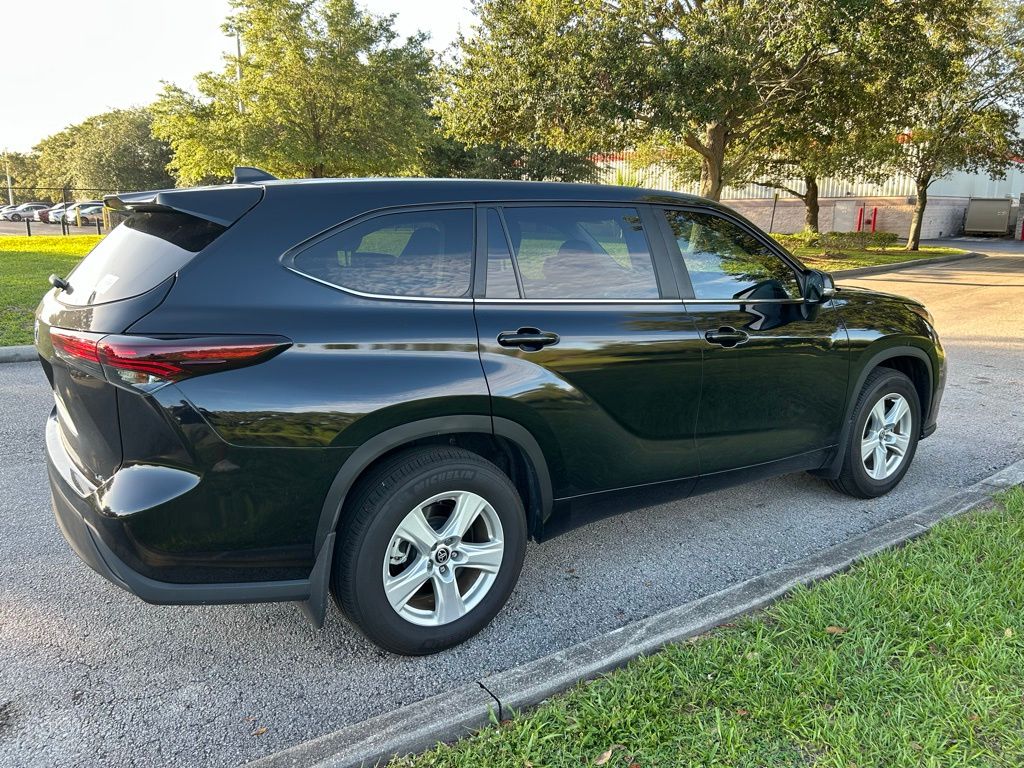 2024 Toyota Highlander LE 5