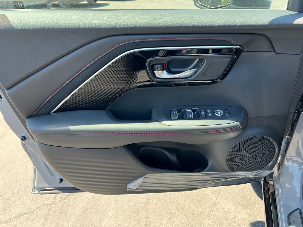 Thumbnail: 2025 Acura ADX - 11