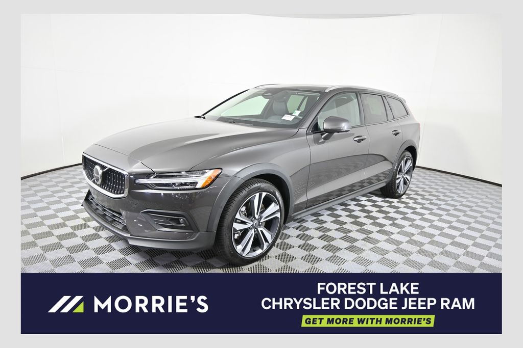 2025 Volvo V60 Cross Country B5 Plus AWD's photo