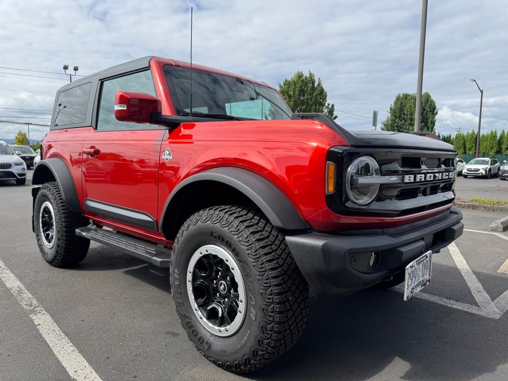 Chili Pepper Red 2022 Ford Bronco SUV / Crossover Four-Wheel Drive Automatic