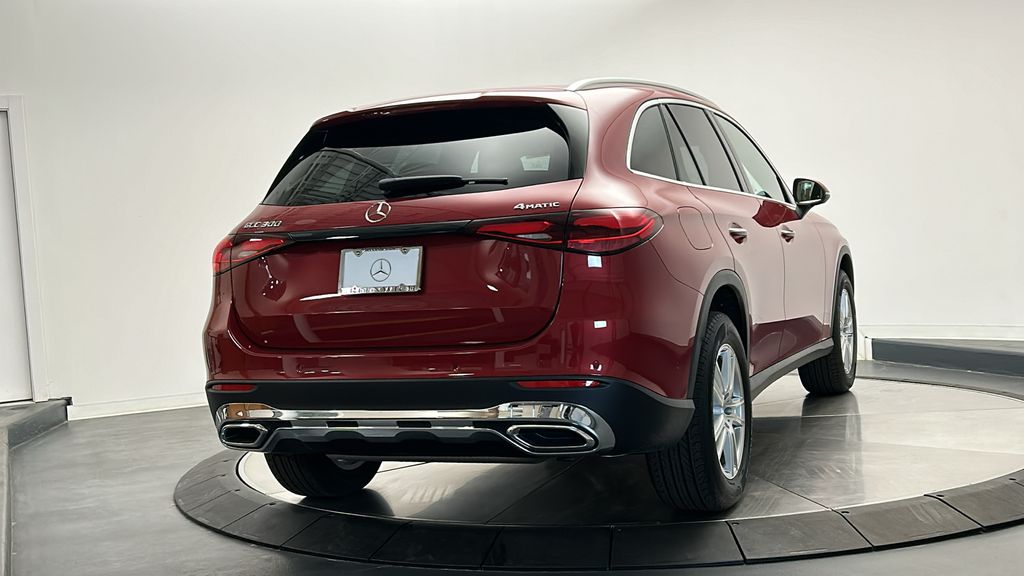 2025 Mercedes-Benz GLC 300 7