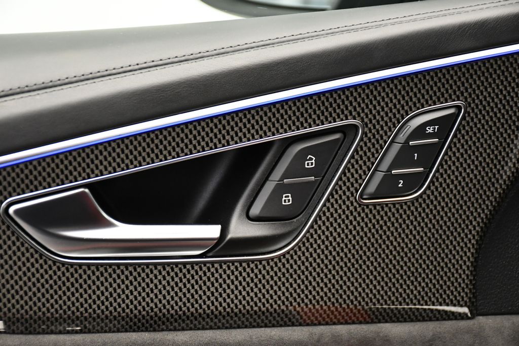 Thumbnail: 2022 Audi SQ8 - 32