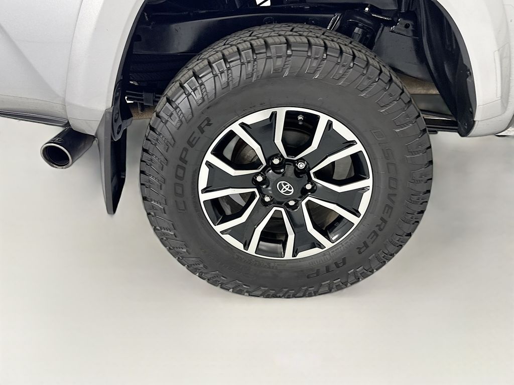 Thumbnail: 2020 Toyota Tacoma - 31