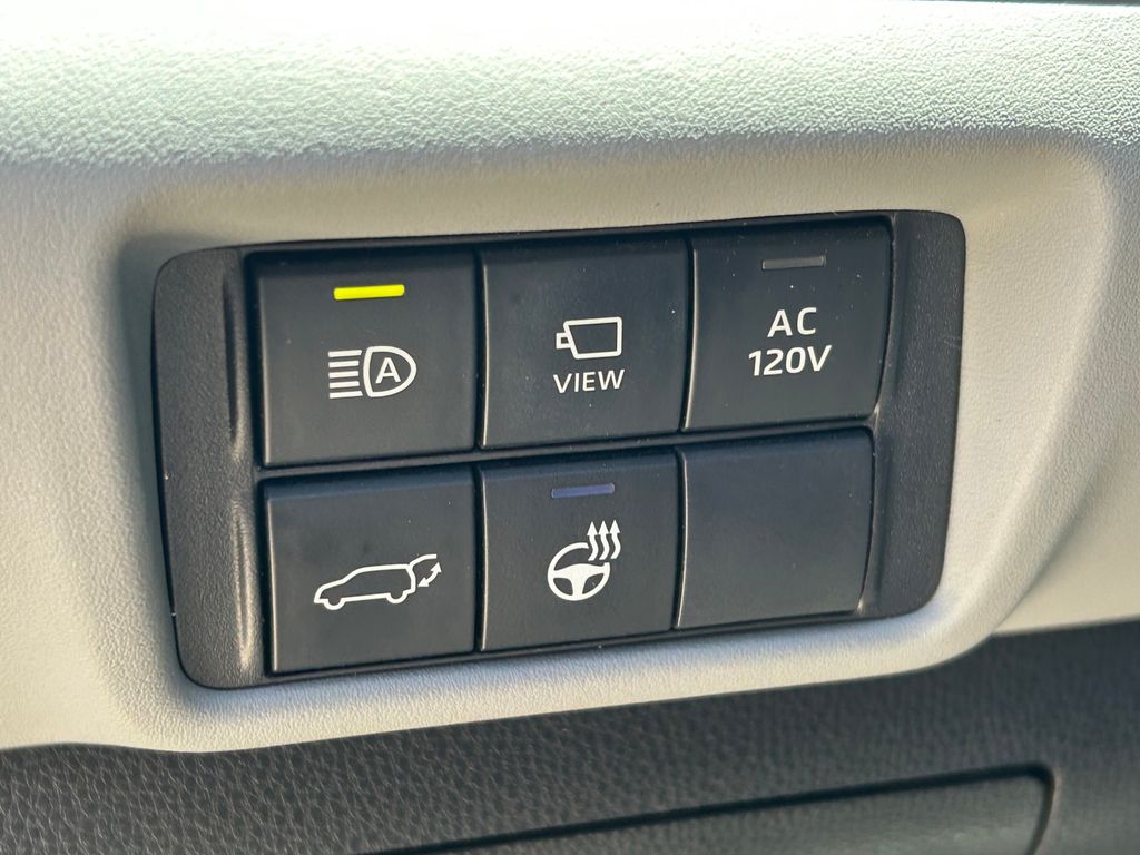 Used 2023 Toyota Highlander Hybrid SUV