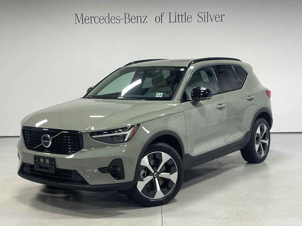 2025 Volvo XC40 B5 Plus Dark Theme AWD