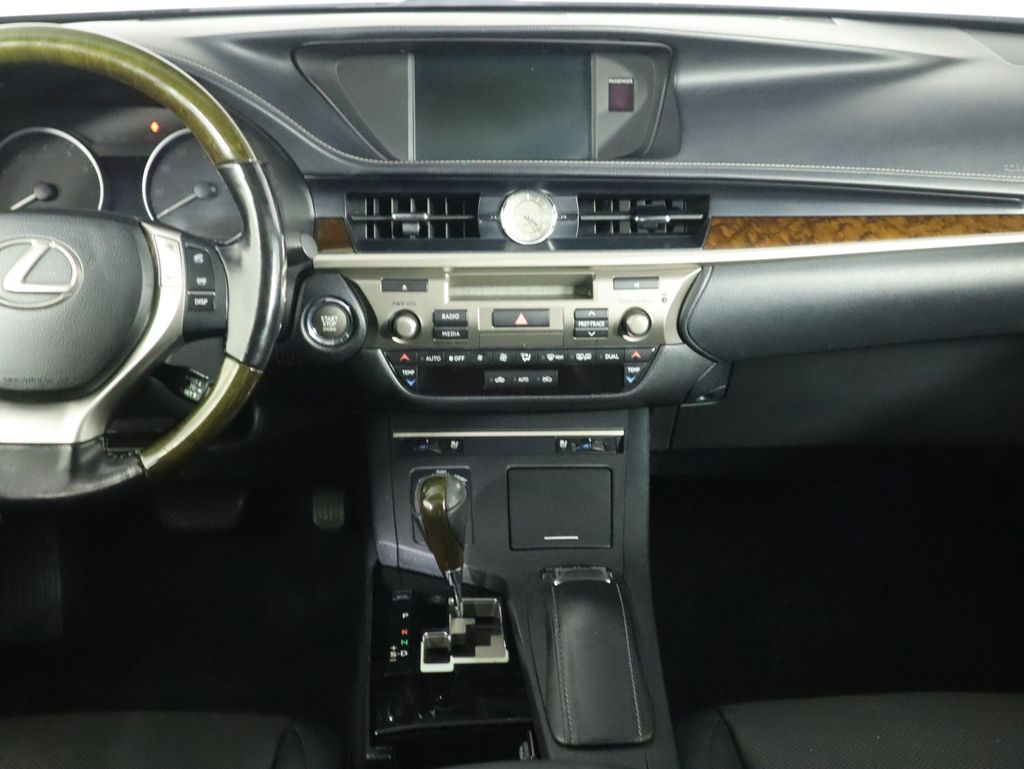 Thumbnail: 2015 Lexus ES - 14