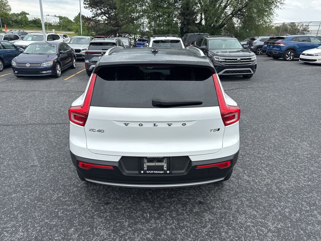 2020 Volvo XC40 Momentum White at Sutliff Volkswagen