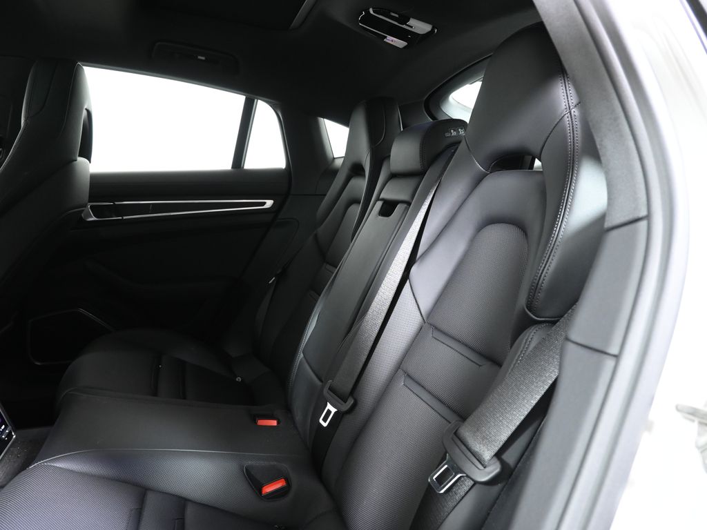 Thumbnail: 2023 Porsche Panamera - 7