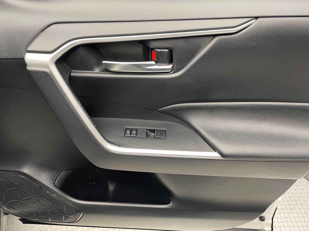 Thumbnail: 2022 Toyota RAV4 - 15