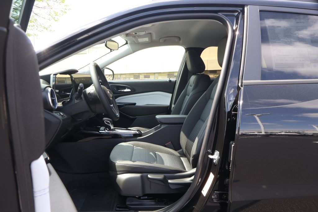 Thumbnail: 2026 Chevrolet Trax - 14