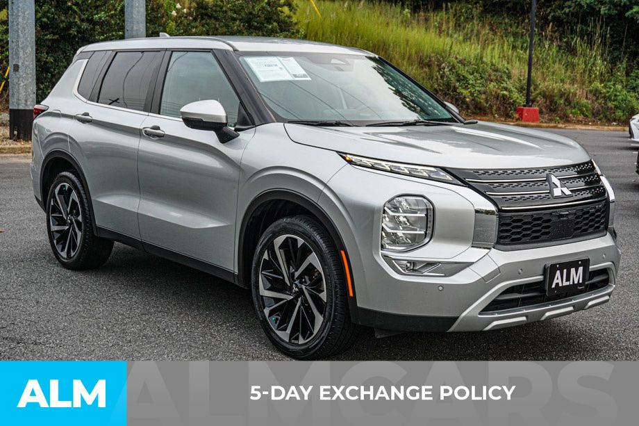 2023 Mitsubishi Outlander SE photo 2