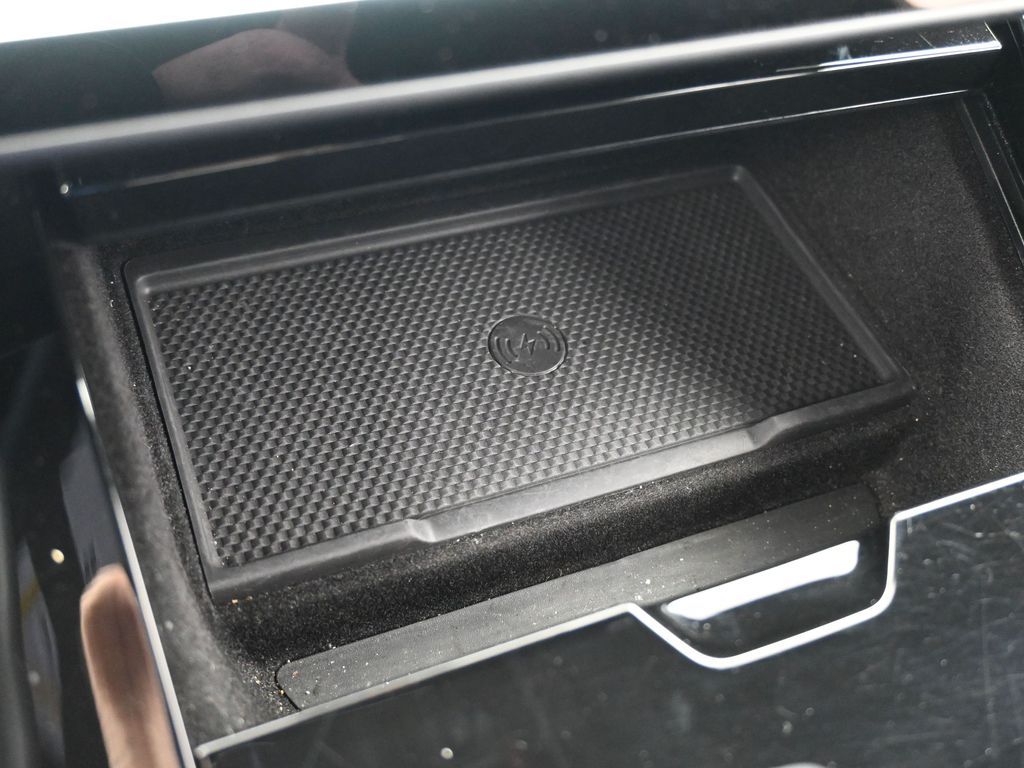 Used 2024 Black Land Rover Dynamic SE image 28