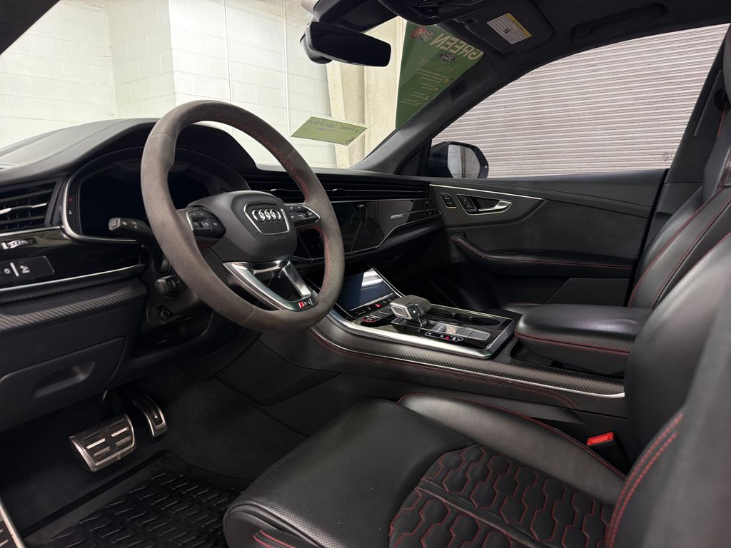 Used 2023  Audi 4.0T image 5