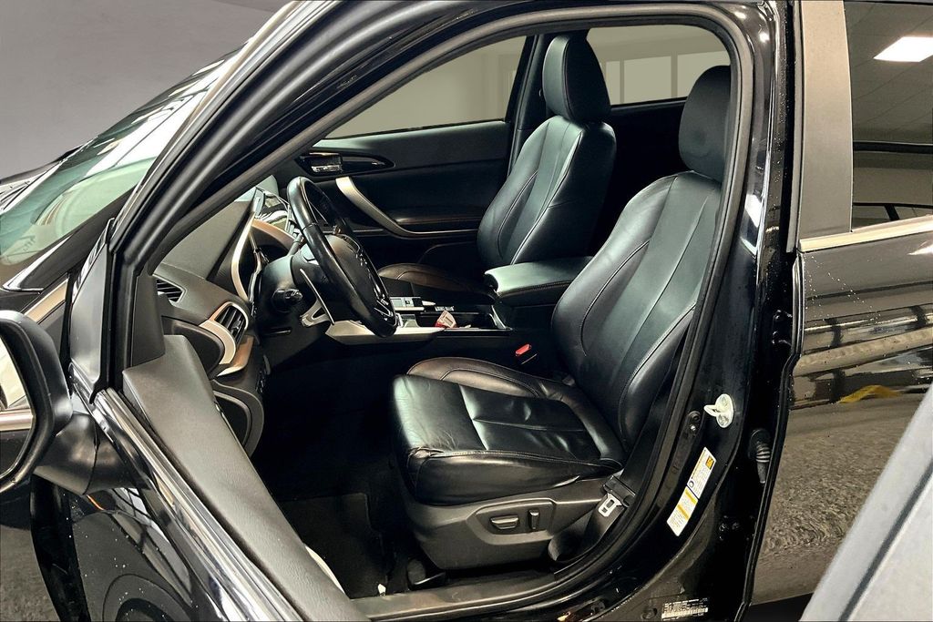 Used 2020 Black Mitsubishi SE image 26