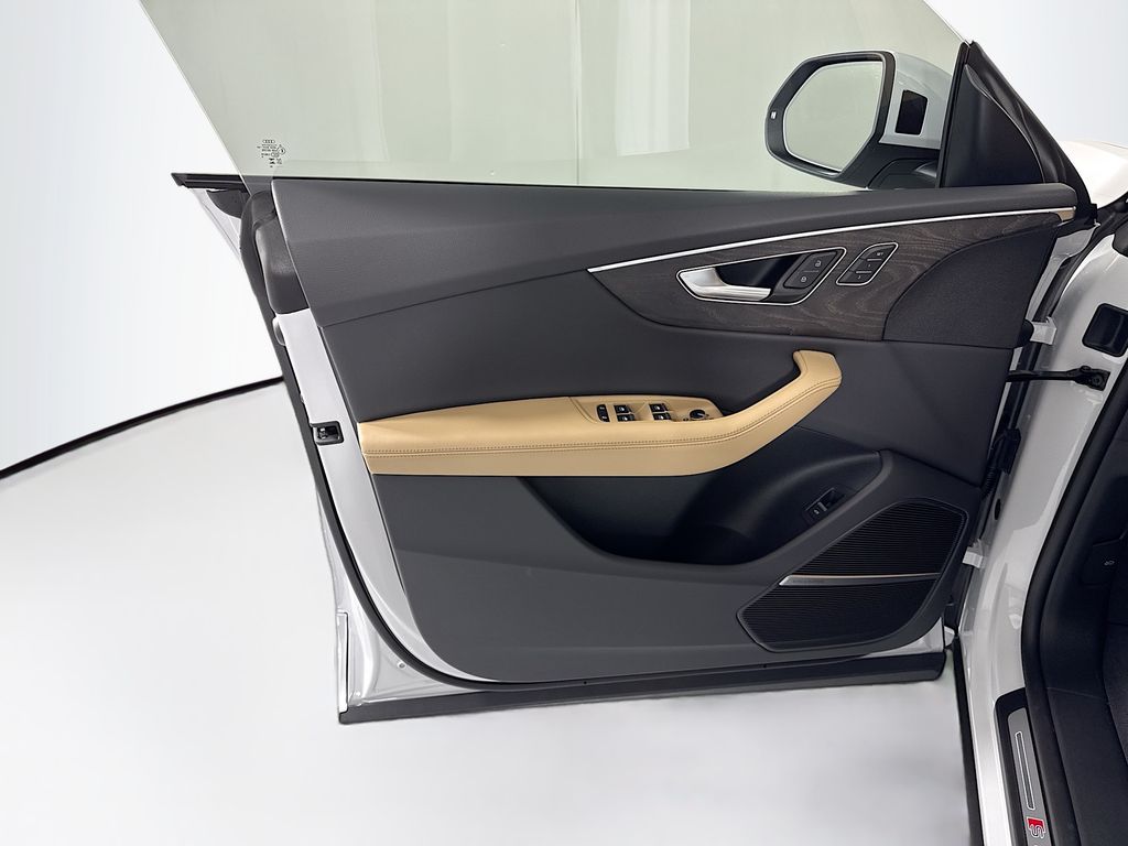 Thumbnail: 2026 Audi Q8 - 26