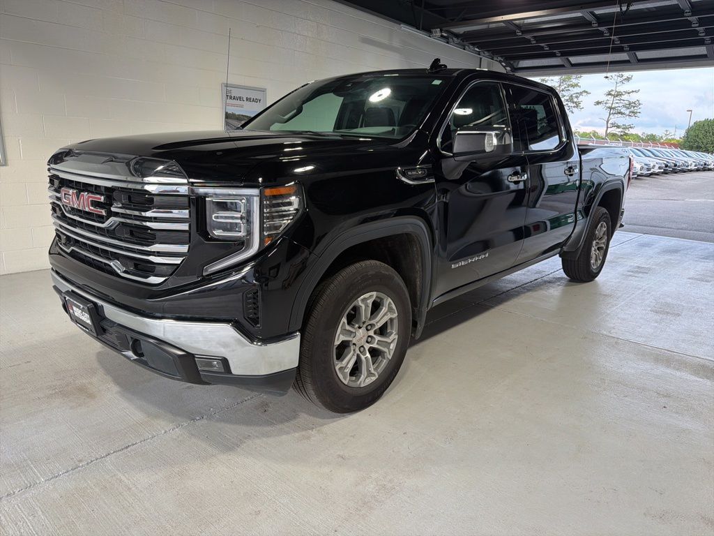 2025 GMC Sierra 4WD Crew Cab Short Box SLT's photo