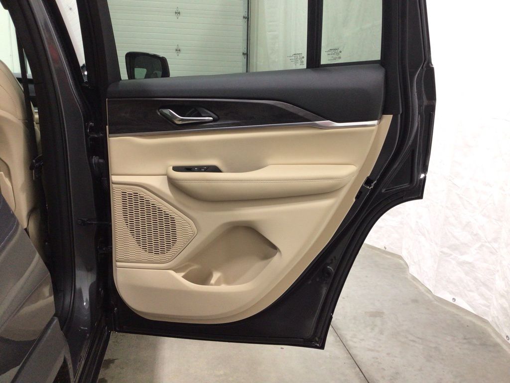 Used 2025 Jeep Grand Cherokee SUV