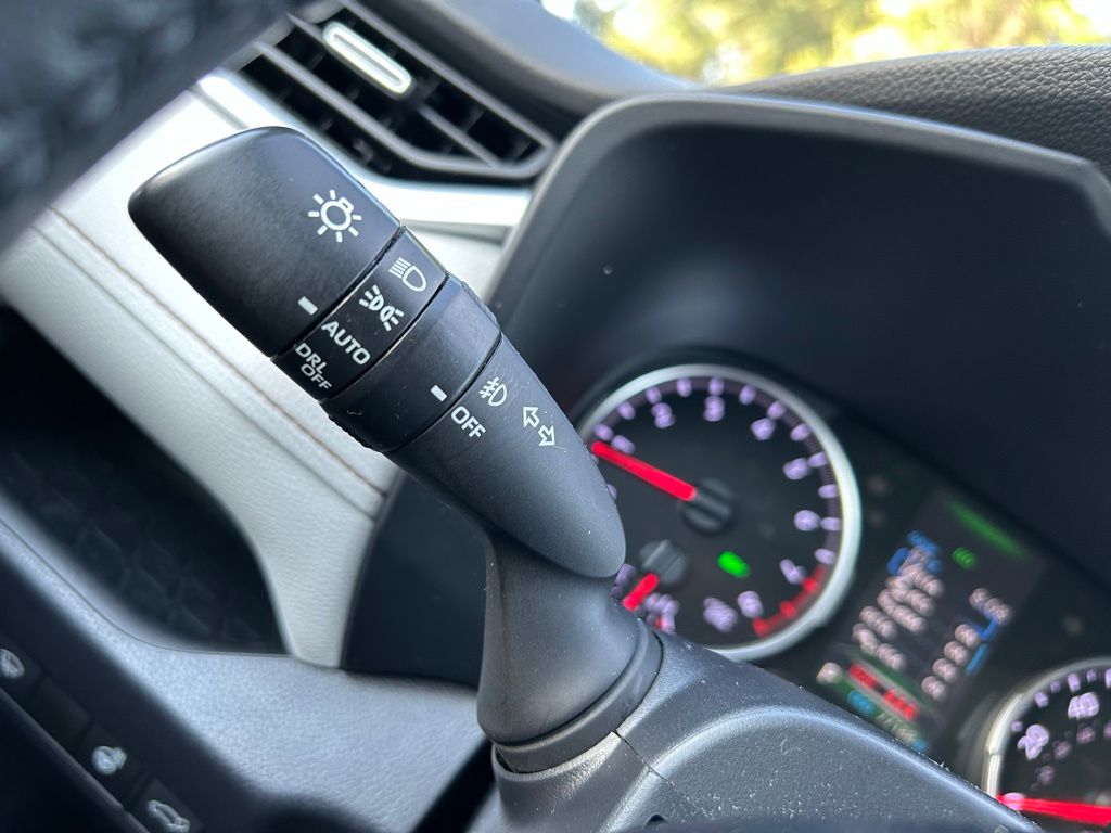 Thumbnail: 2020 Toyota RAV4 - 28
