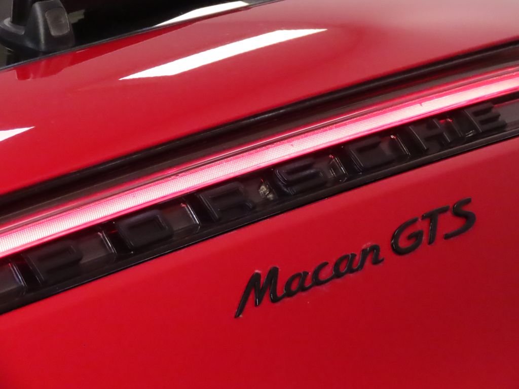Thumbnail: 2022 Porsche Macan - 12