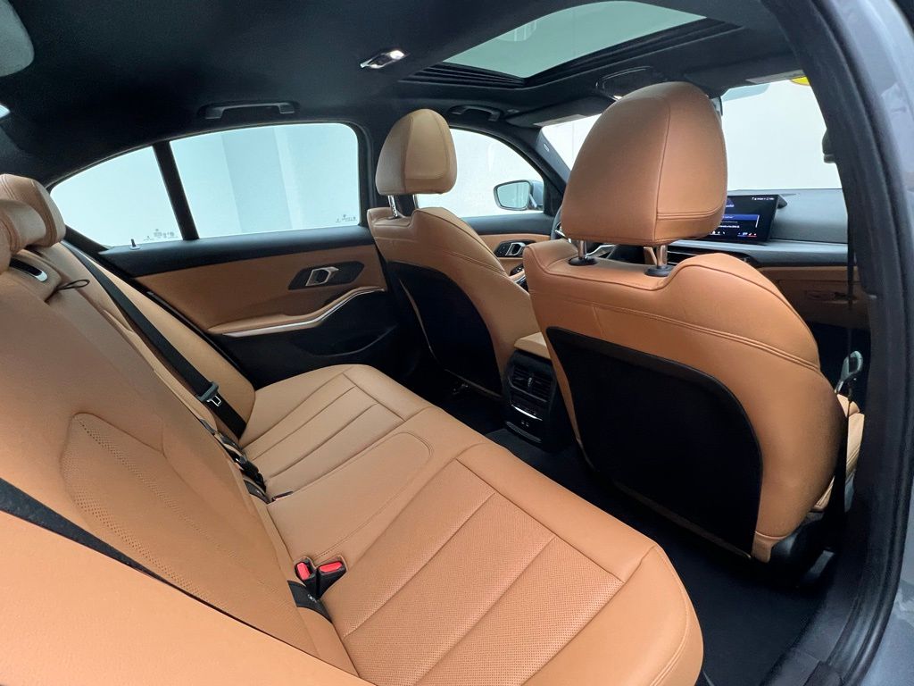 Thumbnail: 2025 BMW 3 Series - 8