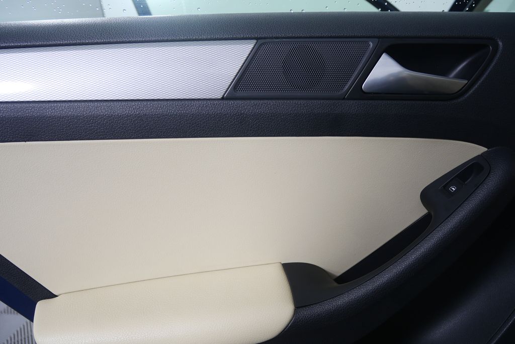 Thumbnail: 2017 Volkswagen Jetta - 13