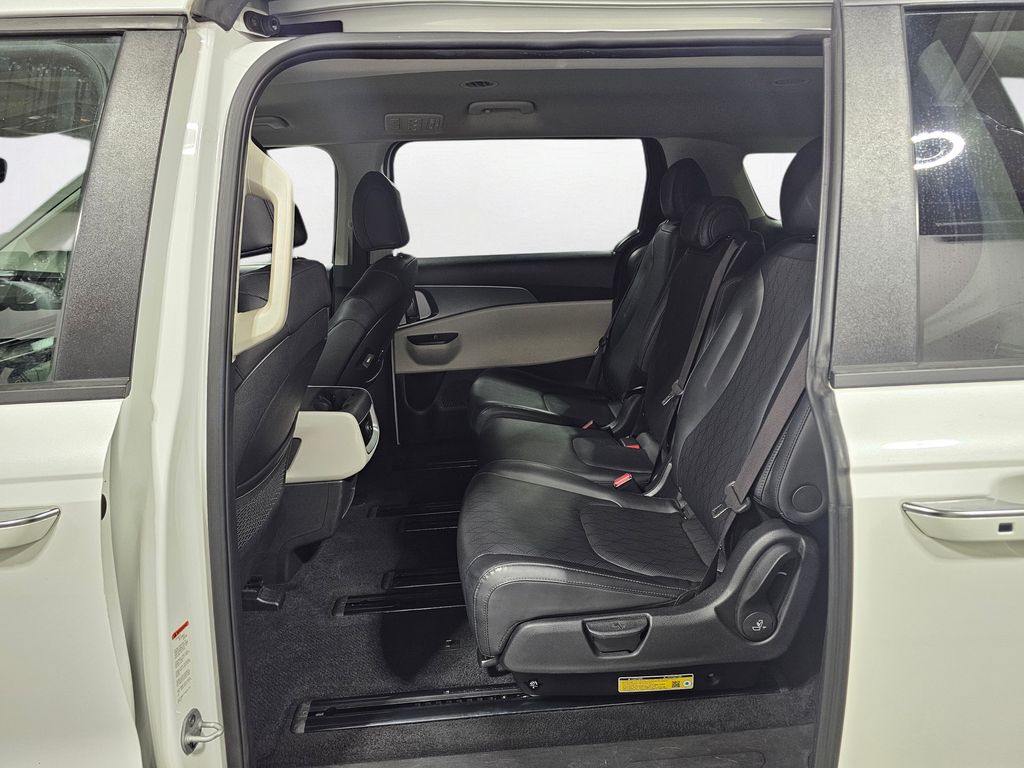 Used 2024 White Kia LX image 18