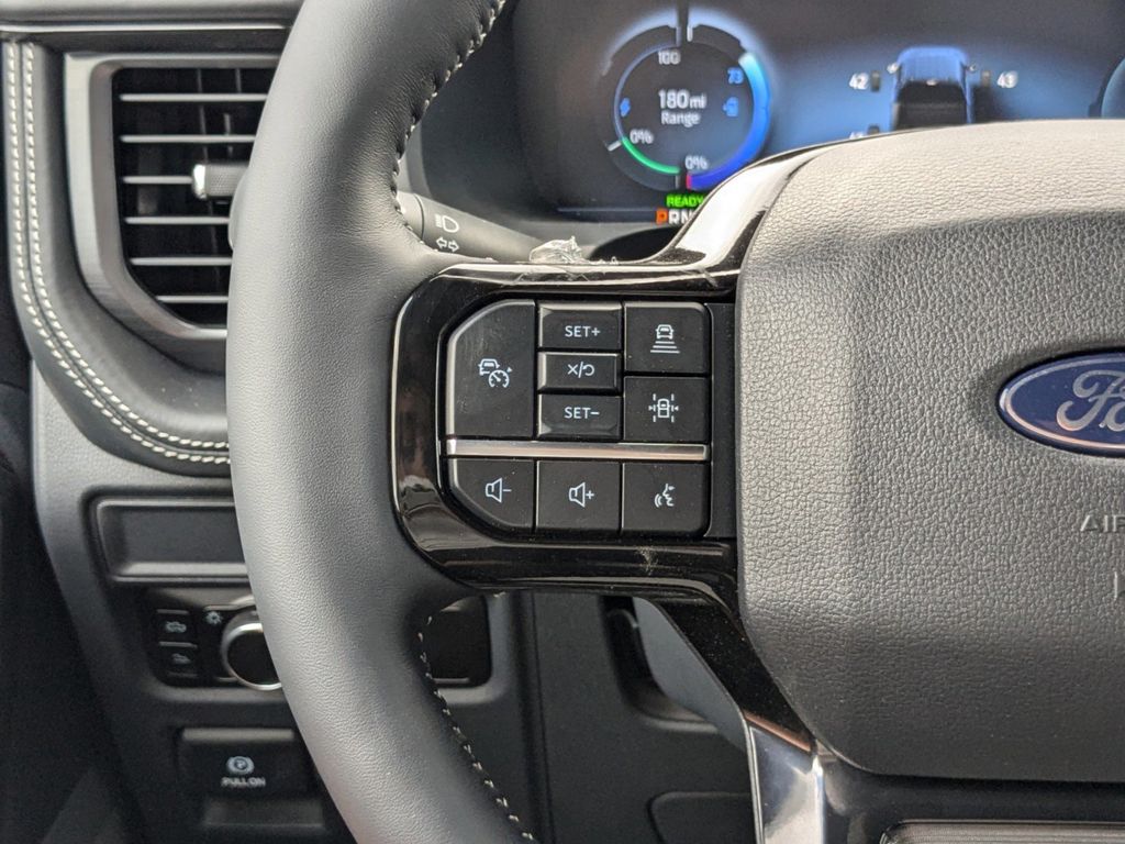 2025 Ford F-150 Lightning Platinum