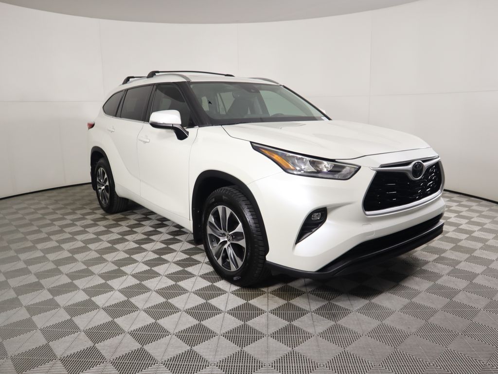 2020 Toyota Highlander XLE 3