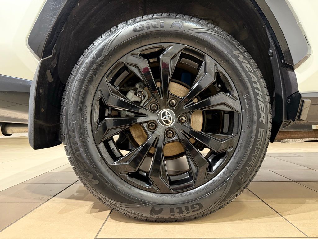 Thumbnail: 2022 Toyota RAV4 - 9