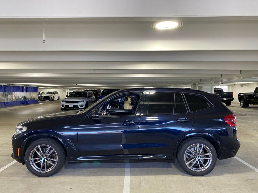 Used 2021 Carbon Black Metallic BMW xDrive30i image 2