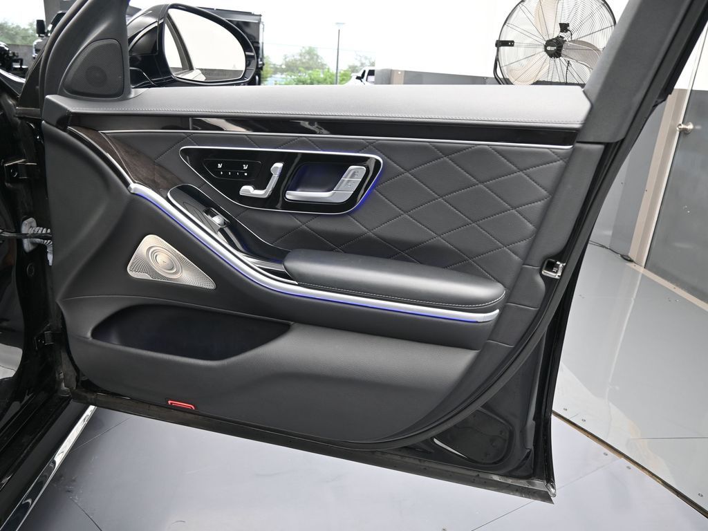 Used 2021 Obsidian Black/designo Diamon White Mercedes-Benz S 580 image 54