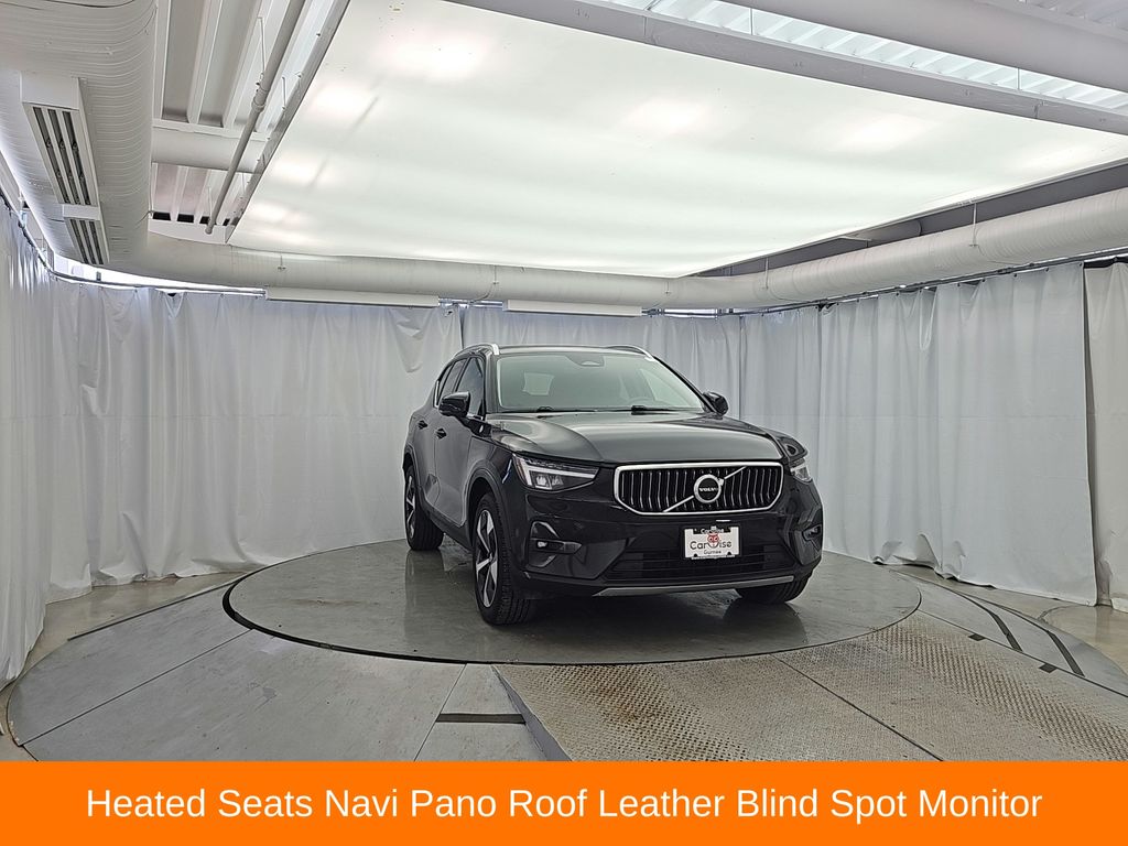  2024 Volvo XC40 B5 Plus Bright Theme AWD   